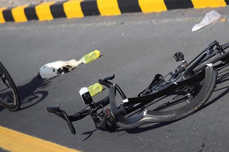 Keadaan basikal pelumba Terengganu Cycling Team; Drew Morey setelah terlibat kemalangan dalam perlubaan di peringkat kedua Tour of Sharjah. Kredit - Facebook.com/terengganucyclingteamTSG