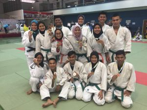 Sebahagian barisan judoka pasukan Persatuan Judo Negeri Terengganu bawah 21 tahun di Kejohanan Judo Remaja Kebangsaan 2018 Ke-23. Kredit Foto - Persatuan Judo Negeri Terengganu