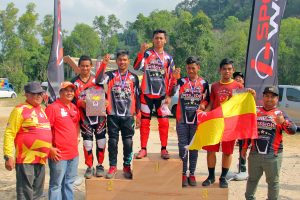 Podium acara lelaki terbuka Kejohanan BMX Majlis Perbandaran Dungun 2018 disapu bersih oleh pasukan Terengganu Hanelang; Juara - Saniy Shahmi, Naib Johan - Ahmad Syazrin dan tempat ke-3 - Ammar Azhar. Kredit Foto - PenyuSukan.com