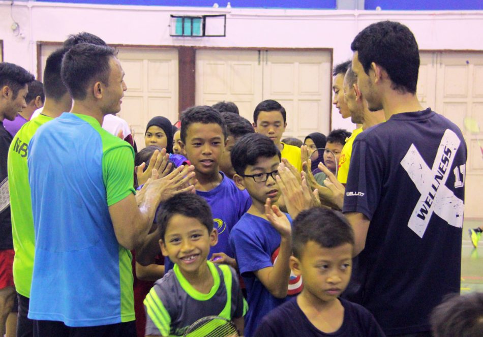 Peserta Kem Bakat Badminton Kementerian Belia dan Sukan Peringkat Negeri Terengganu 2018 tidak hanya memfokuskan latihan badminton malah membina semangat setiap pemain agar mengetahui hala tuju mereka. Kredit Foto - PenyuSukan.com