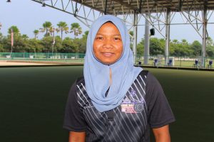 Faten yang mempunyai kelayakan selaku jurulatih boling padang setelah berjaya menamatkan beberapa kursus sukan berkaitan malah turut memiliki sijil undang-undang boling padang. Kredit Foto - PenyuSukan.com