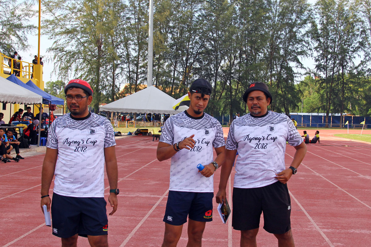 Dari kiri - Ketua jurulatih; Mohd Mazuri Sallehudin(kiri) bersama Nik Mohd Shahiddan bin Mohd Zain(tengah) dan Izaimi Zainuddin selaku pembantu jurulatih untuk membimbing pasukan ragbi negeri Terengganu dalam kempen kejohanan ragbi Piala Agong 2018 Ke-36.