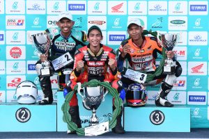 Pemenang podium Pusingan 7 Kejuaraan Cub Prix AAM Malaysia PETRONAS kategori CP115. Dari kiri - Nazirul Izzat Md Bahauddin (MLK) PETRONAS Sprinta Yamaha – CKJ Racing 10:48.925s, Tengku Amirul Haffirudin (TRG) Motul Zeneos Yamaha YY Pang Racing 10:47.978s dan Md Syafiq Rosli (PRK) ELF Koyoko Honda KC Racing 10:49.024s