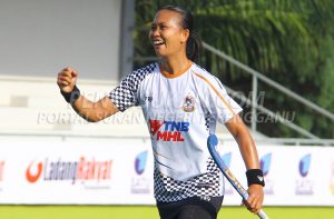 Aksi Kapten Pasukan Hoki Wanita Terengganu TLHT; Siti Noor Amarina Ruhani sewaktu meraikan kemenangan ke atas PKS Uniten bertempat di Stadium Hoki Batu Buruk, Kuala Terengganu pada 24 Januari 2019. Kredit Foto - PenyuSukan.com