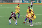 Aksi pemain Terengganu Hockey Team(THT) Muhammad Firdaus Omar(jersi hitam putih) sewaktu pertemuan pasukan UITM HA KPT di Stadium Hoki Batu Buruk pada 10 Januari 2024 bagi saingan kempen Liga Hoki Malaysia(MHL 2025).