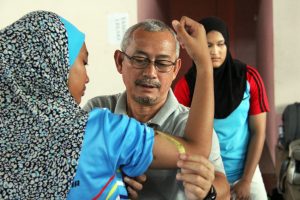 Anak jati Terengganu, Haji Mohd Yunos bin Ibrahim yang ketika itu berkhidmat dengan Institut Pendidikan Guru Kampus Dato ‘Razali Ismail(IPGKDRI) antara individu pakar fisiologi sukan di negeri Terengganu. Lulusan sarjana ‘Master of Science in Exercise Physiology’ dari Universiti Michigan ini juga turut memberi kekuatan bagi Haji Mohd Yunos mencurahkan kepakaran dan pengalaman di dalam pasukan panel ini sekaligus membantu persatuan sukan di negeri ini. Kredit Foto - PenyuSukan.com