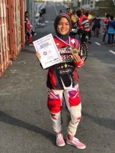 PenyuSukandotcom - Pelumba basikal lasak BMX Terengganu - Eddyna Nasuhar binti Zainal Abidin. Kredit Foto - Instagram.com/_.dynaevasive